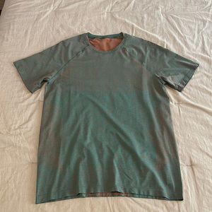Men’s Lululemon Metal Vent Tech Shirt. Size L. Orange and Maldives green.